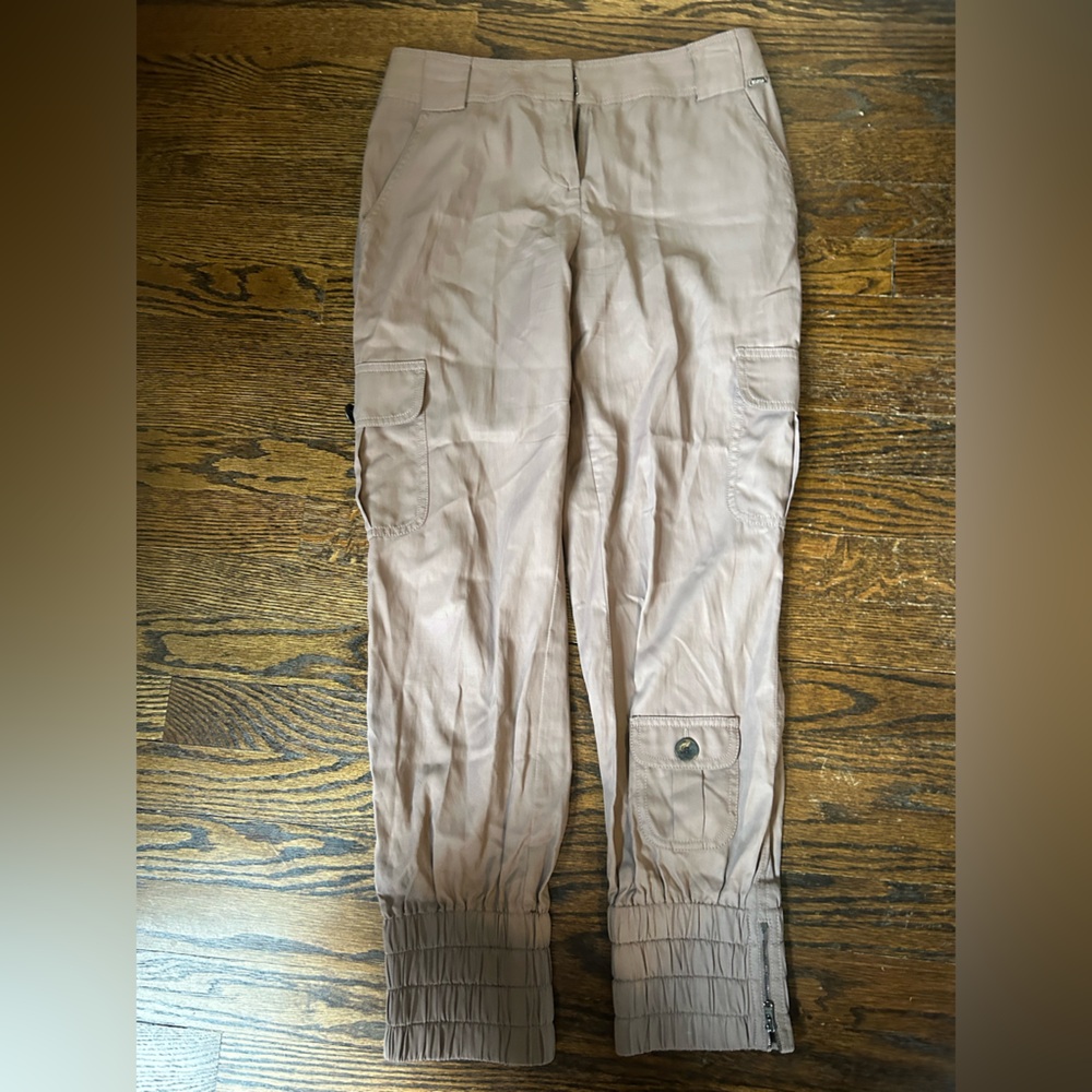 St. John Yellow Tag Tan Silk Blend Lightweight Cargo Capri Joggers